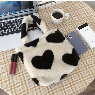 Bolso Peludo de Invierno con Diseño de Corazón Negro - Image 6