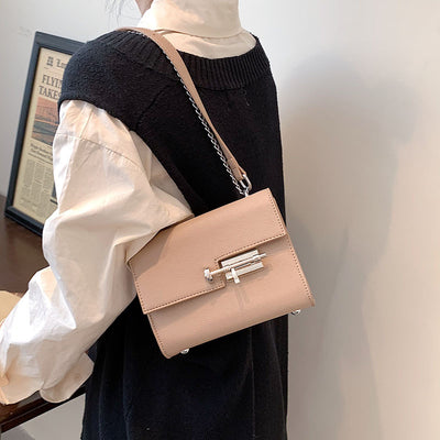Bolso Diagonal de Mujer con Cadena Texturizada y Diseño Asimétrico - Image 9