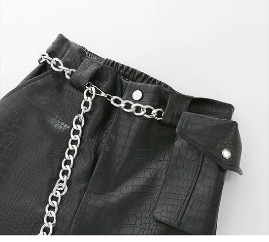 Overol de Cuero Negro con Textura Escamada para Mujer - Image 10