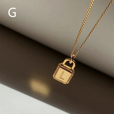 Collar Colgante Cuadrado con 26 Letras en Oro Laminado 18K - Image 21