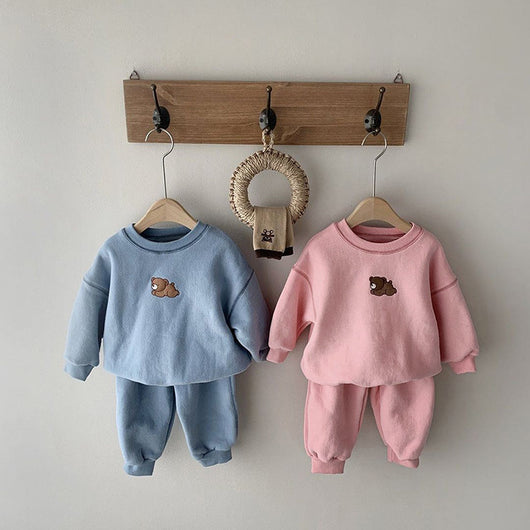 Conjunto de Suéter con Osito Bordado para Niños y Niñas - Image 6
