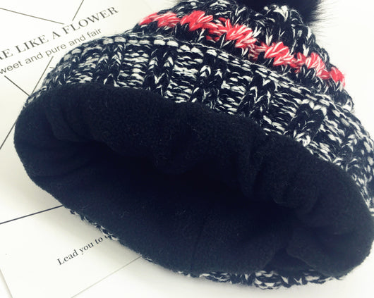 Conjunto de Bufanda, Gorro y Guantes Tejidos en Tonos Cálidos - Image 6
