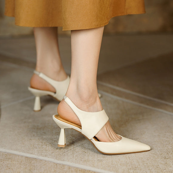 Zapatos Stiletto Puntiagudos con Detalles Calados - Elegancia Profesional