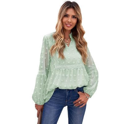 Blusa Elegante con Cuello V y Mangas Abullonadas con Detalles de Pelotitas - Image 11