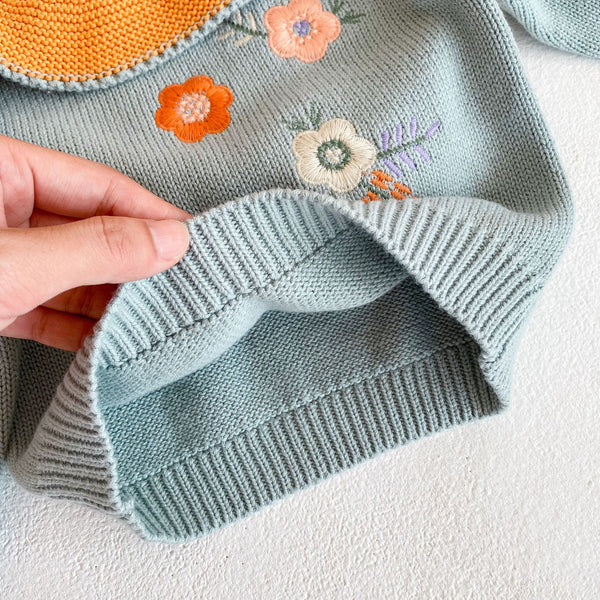 Conjunto de Punto para Bebé Niña con Cuello Bordado de Flor de Loto