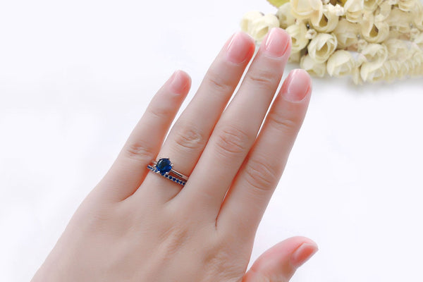 Anillo Dorado Seis Garra con Circonitas Microset