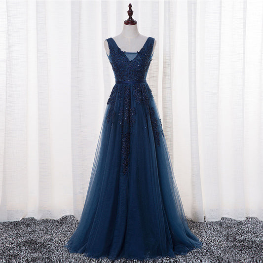 Vestido Vintage de Encaje con Cuello en V y Detalles Beige