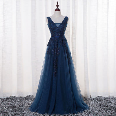 Vestido Vintage de Encaje con Cuello en V y Detalles Beige