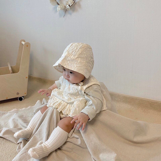 Conjunto de Tres Piezas Infantil con Chaleco Bordado, Shorts y Gorro - Image 18