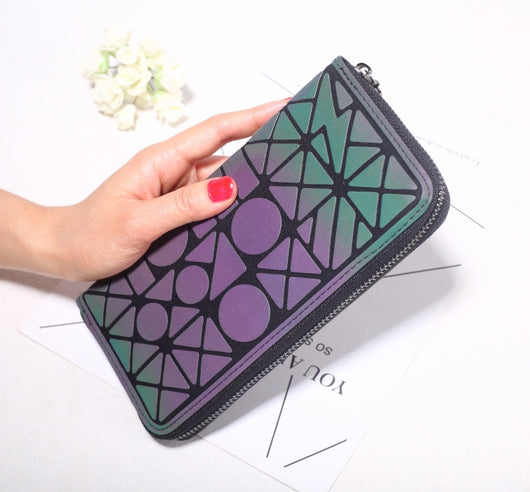 Cartera Larga para Mujer con Diseño Geométrico y Cierre Luminoso - Image 14