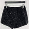 Shorts de Diseño Industrial con Lentejuelas y Costuras Decorativas