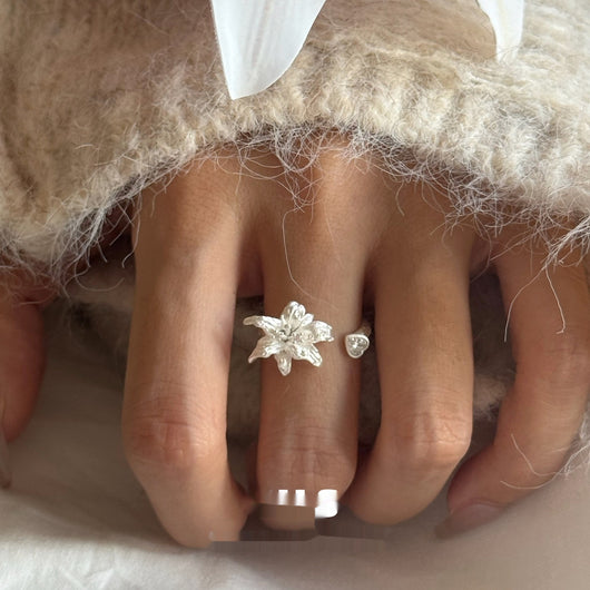 Anillo Ajustable de Plata con Flor Abierta Estilo Chino - Image 8