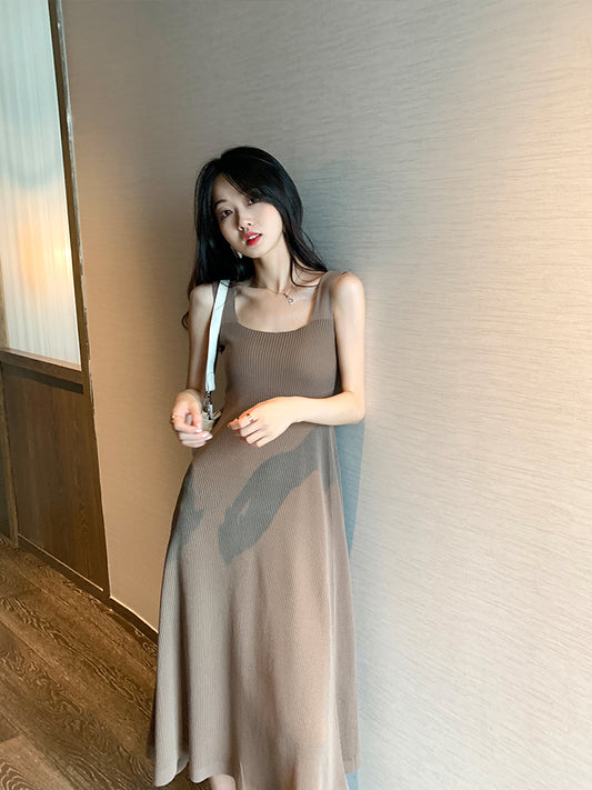 Chaleco Vestido Tejido Negro con Tirantes y Ajuste Slim para Mujer