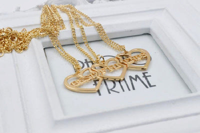 Collar Colgante Corazón Tres Pétalos Dorado - Joyería Elegante