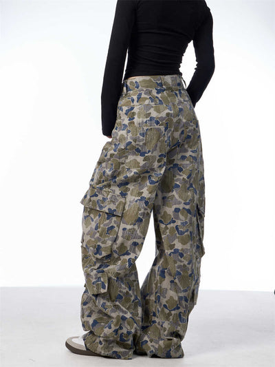 Pantalones Cargo Anchos Camuflaje para Mujer - Estilo Casual y Versátil - Image 4