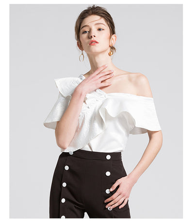 Blusa Elegante con Volantes y Cuello Diagonal - Image 7