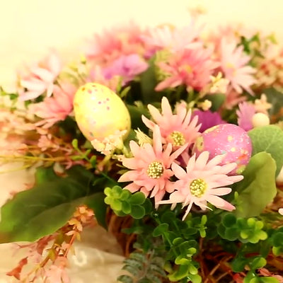 Corona Decorativa de Pascua con Crisantemos Silvestres y Huevos - Image 10