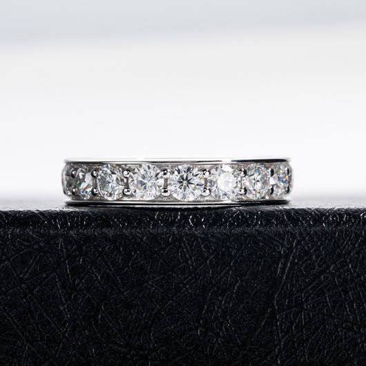 Anillo de Moissanita para Mujer Plata 925 con Diamantes en Línea Simple - Image 8