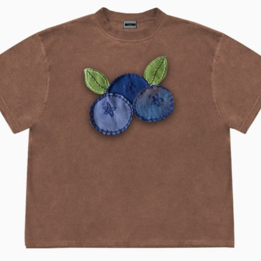 Playera Estampada de Arándanos con Diseño Patchwork Frutal - Image 8