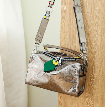Bolso Mensajero de Cuero Genuino Brillante con Asa Simple - Image 9
