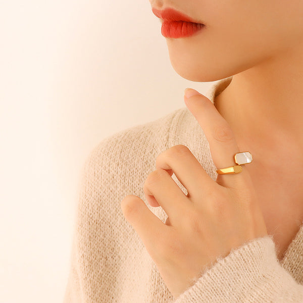 Anillo Vintage de Concha Marina Blanca