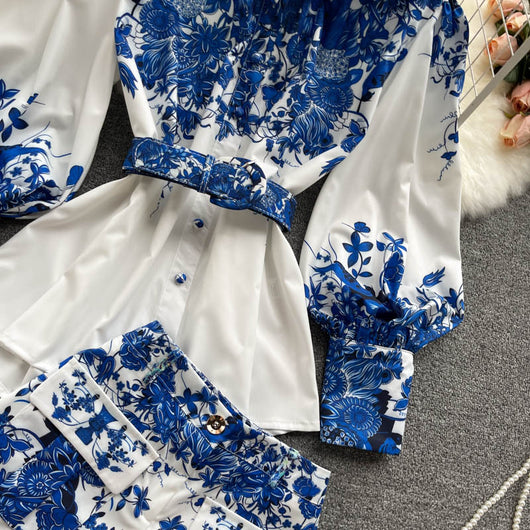 Conjunto Vintage: Blusa Porcelana Azul y Blanca + Short Ancho Versátil - Image 10