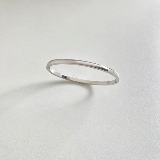 Pulsera Dorada Minimalista con Cierre de Hebilla Retro - Image 9
