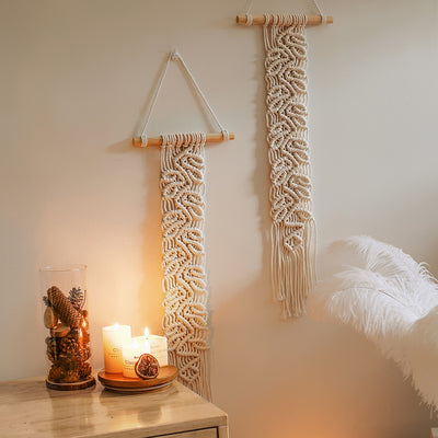 Tapiz Bohemio con Patrones Tejidos y Joyería Minimalista - Image 8