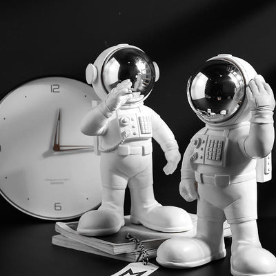 Figura Decorativa Astronauta en Resina - Modelo Artesanal - Image 4