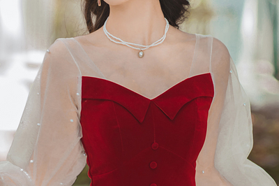 Vestido de Terciopelo Rojo Manga Larga para Compromisos y Eventos - Image 9