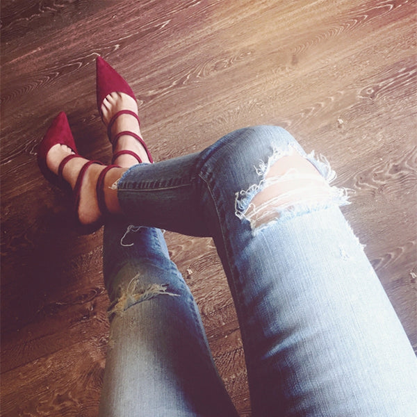 Tacones Altos Puntiagudos con Envoltorio y Botones - Elegancia en Gamuza