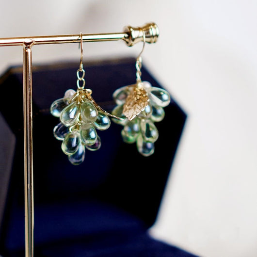 Aretes de Uva con Cuentas de Vidrio y Borla Delicada - Image 9