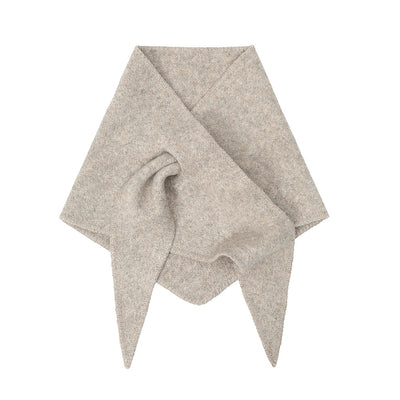 Chal Triangular de Lana Tejida con Broche Floral para Otoño e Invierno - Image 5
