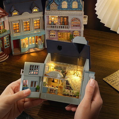 Miniatura de Casa Artesanal de Madera - Colección Adorable para Decorar - Image 3