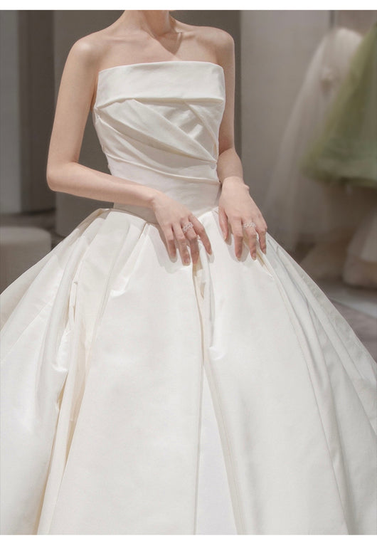 Vestido de Novia Elegante Estilo Francés con Cola - Escote Tubo Satinado - Image 13