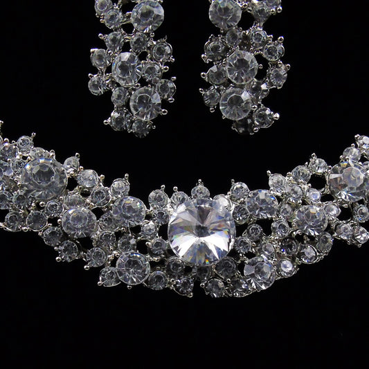 Conjunto de Aretes y Collar Gota de Agua con Diamantes Completos - Image 2