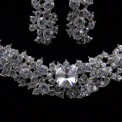 Conjunto de Aretes y Collar Gota de Agua con Diamantes Completos - Image 2