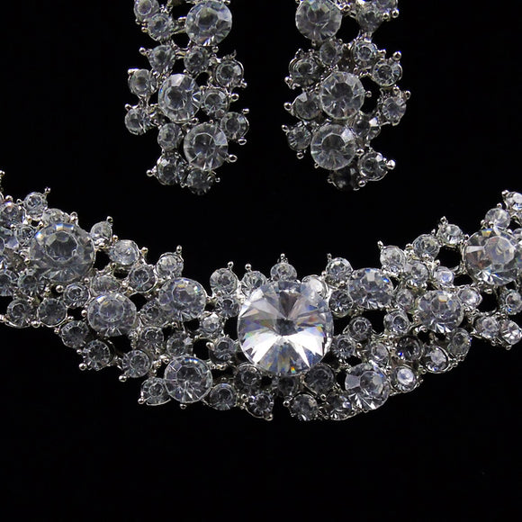 Conjunto de Aretes y Collar Gota de Agua con Diamantes Completos