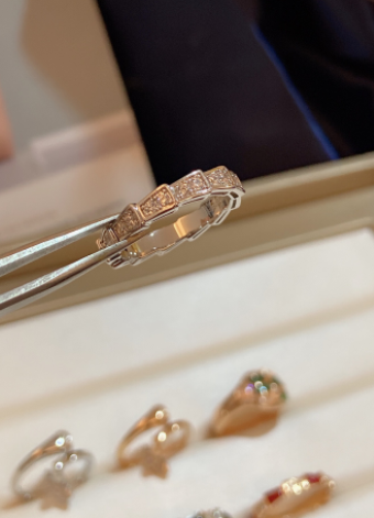 Anillo de Serpiente con Diamantes - Diseño Moderno para Dedo Índice - Image 10