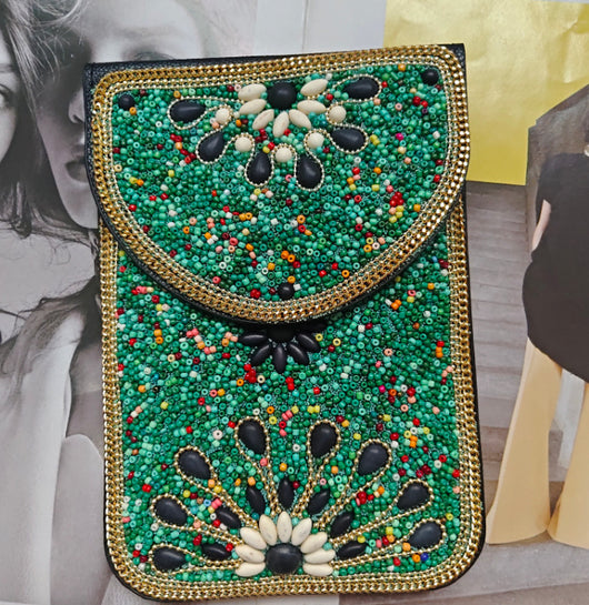 Bolsa Bohemia para Celular con Cuentas y Concha Marina - Image 33