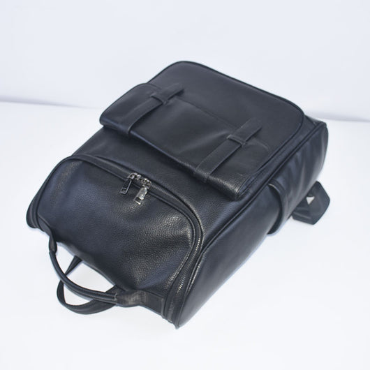 Mochila de Viaje de Cuero Genuino Gran Capacidad Versátil y Duradera - Image 9