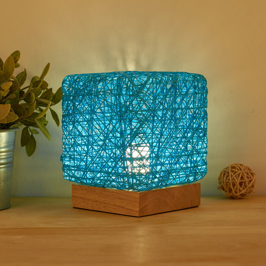 Lámpara de Mesa LED de Ratán Tejida a Mano con Carga USB - Image 11
