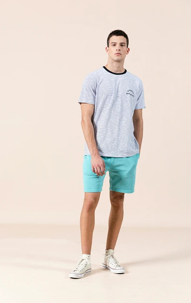 Playera de Rayas Blancas y Negras con Estampado de Letras - Image 10