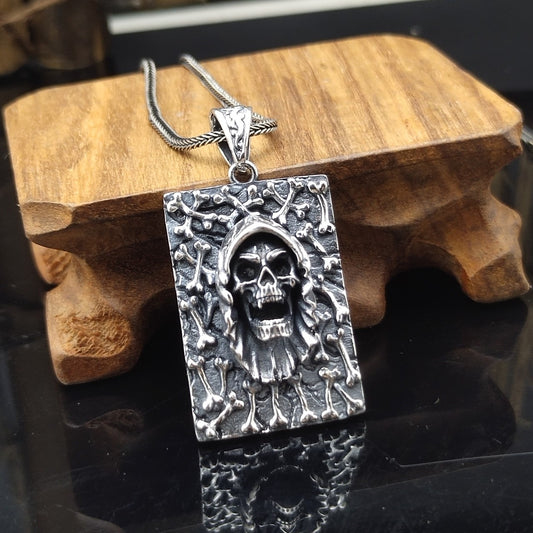 Collar de Calavera en Plata Esterlina con Cordón Vintage para Hombre