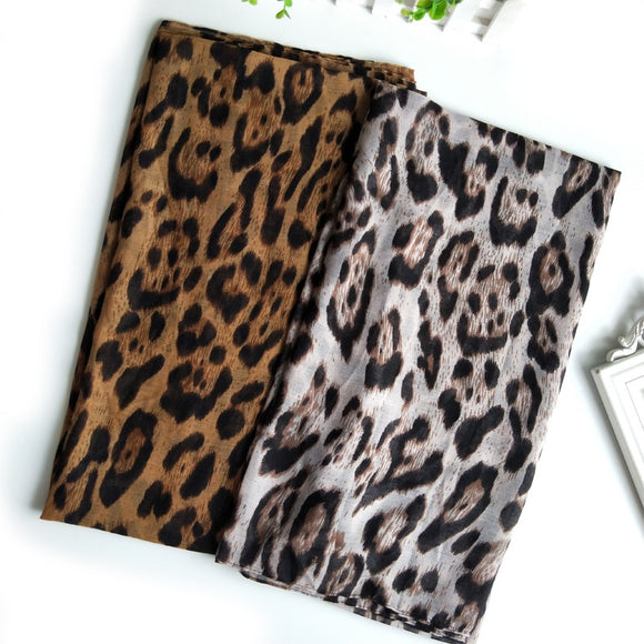 Pañuelo Estampado Leopardo Voile 90cm - Elegancia Versátil