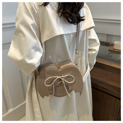 Bolso Bandolera con Diseño de Alas de Murciélago y Corazón - Image 25
