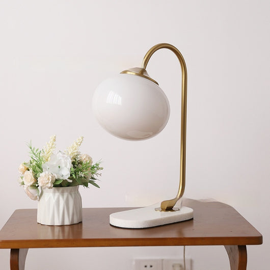 Lámpara de Mesa Clásica Estilo Vintage para Dormitorio - Image 4