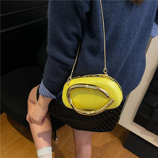 Bolsa Pequeña Vintage con Cadena de Metal y Mochila Crossbody - Image 6