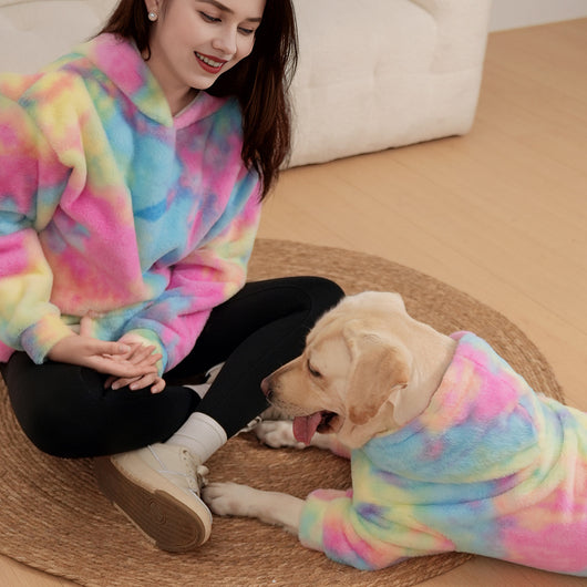 Sudadera Tie Dye Arcoíris para Perros con Pelaje de Conejo - Image 2