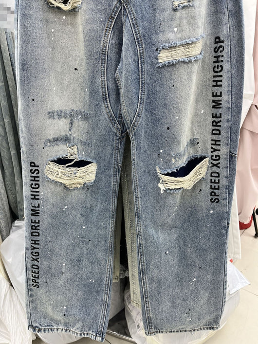 Jeans Rotos con Estampado de Letras y Efecto Pintura Desgastada - Image 12